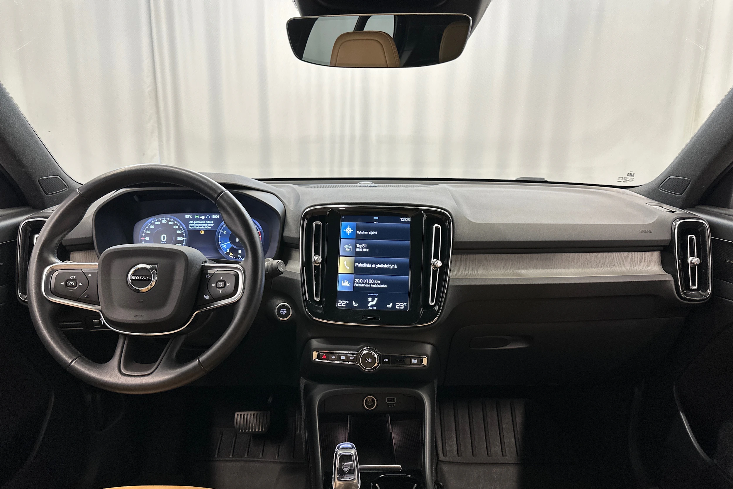 Harmaa Volvo XC40 2021 kuva 11.