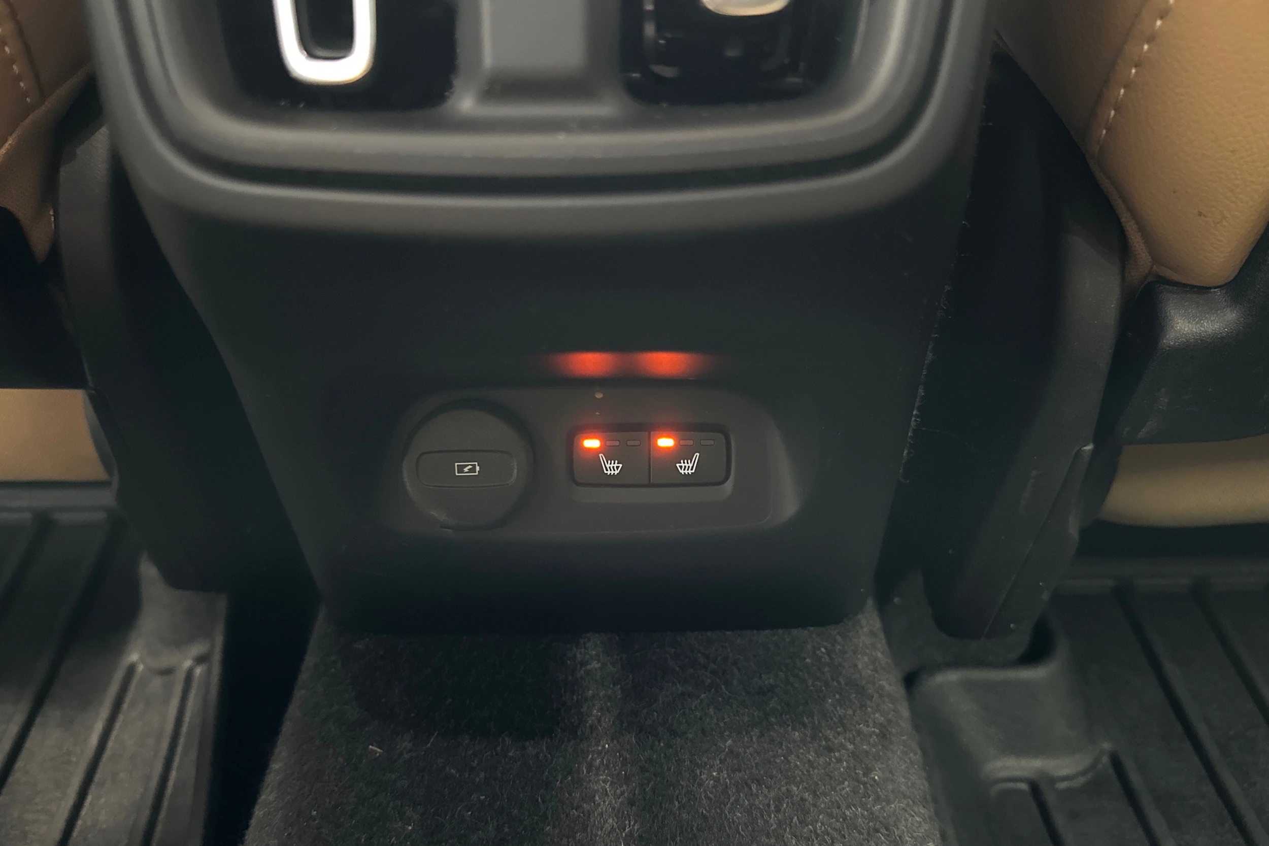 Harmaa Volvo XC40 2021 kuva 26.