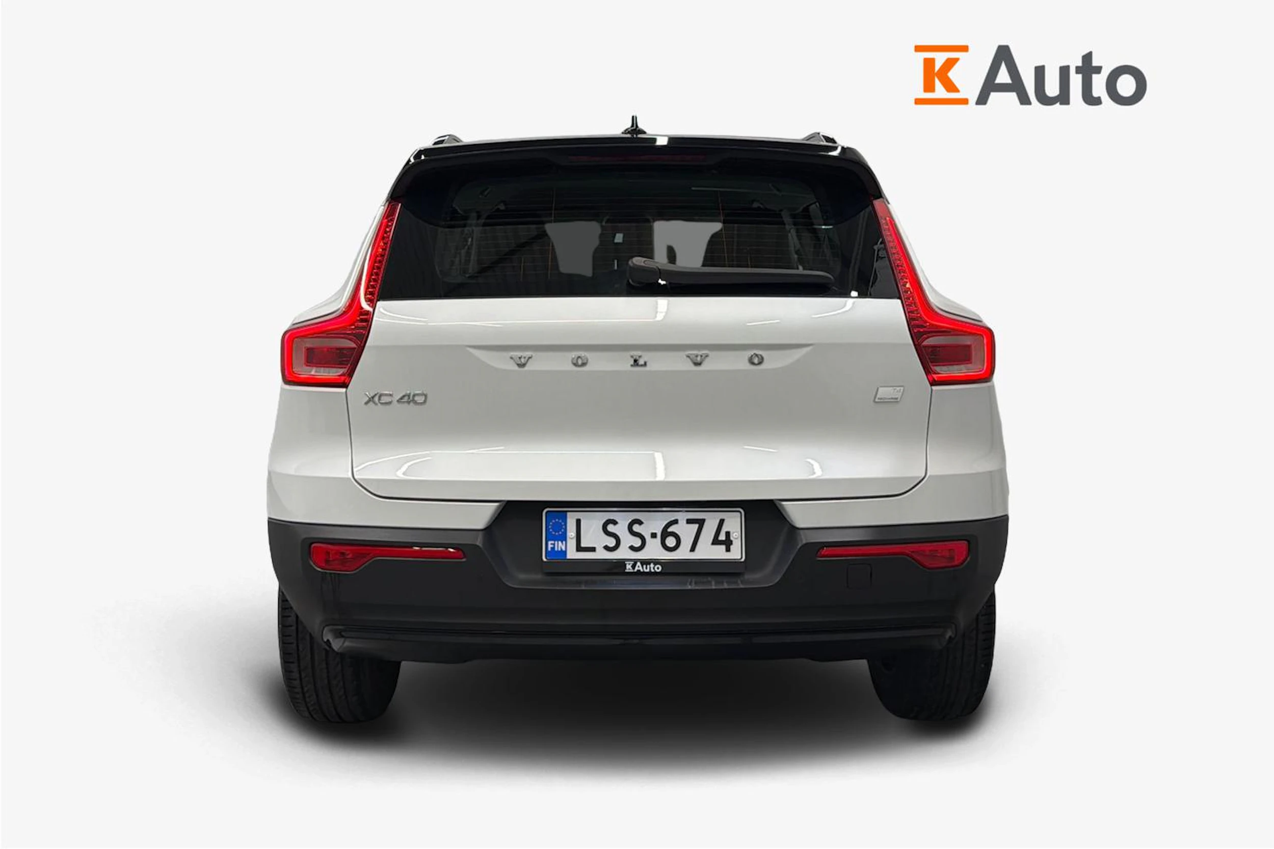 valkoinen Volvo XC40 2021 kuva 3.