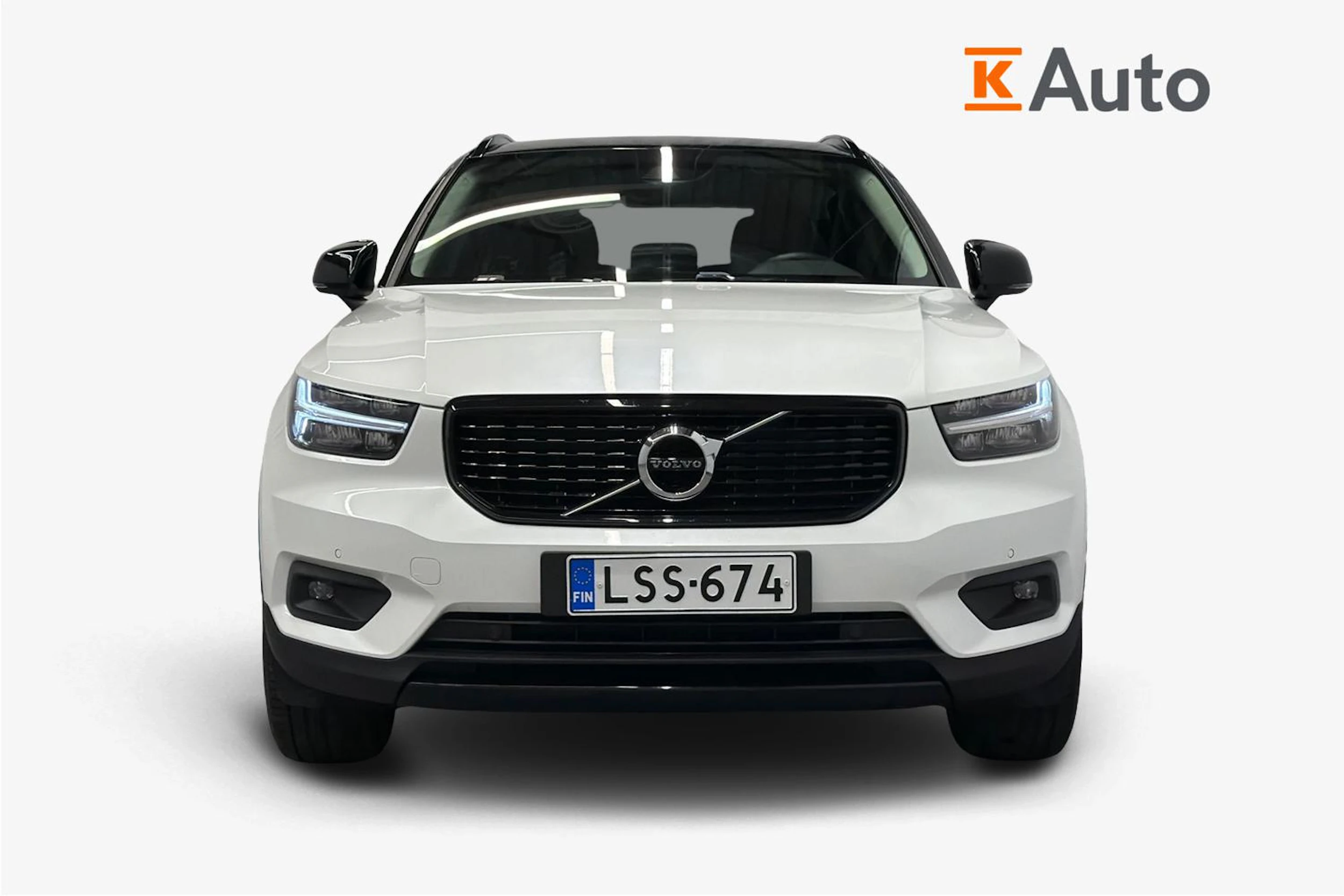 valkoinen Volvo XC40 2021 kuva 4.