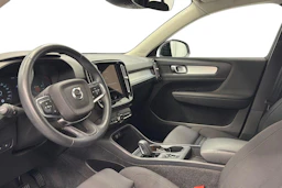 valkoinen Volvo XC40 2021 kuva 6.