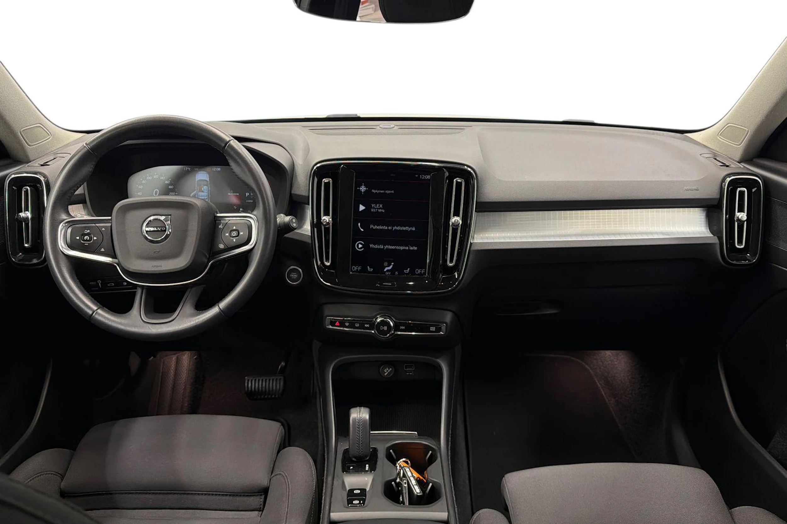 valkoinen Volvo XC40 2021 kuva 7.