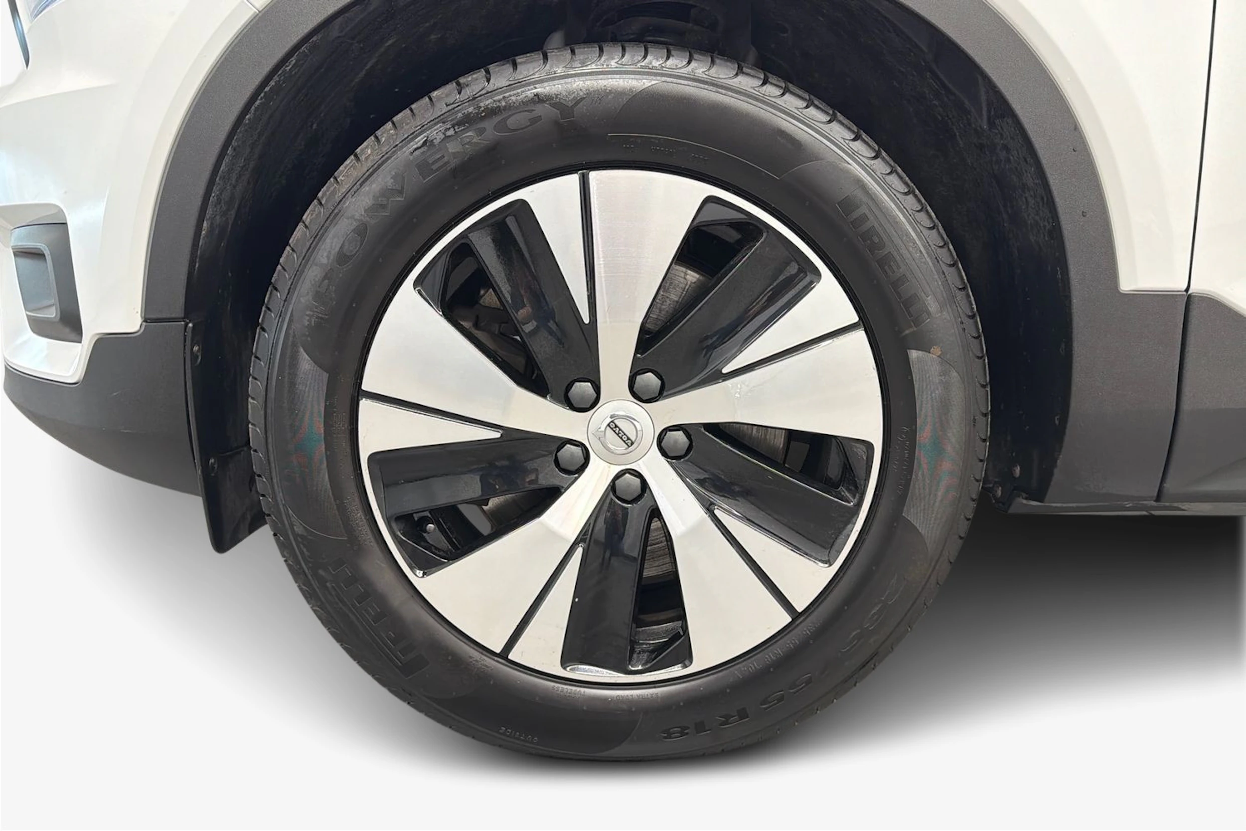 valkoinen Volvo XC40 2021 kuva 9.