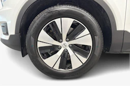 valkoinen Volvo XC40 2021 kuva 9.