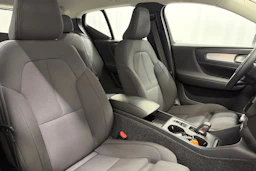 valkoinen Volvo XC40 2021 kuva 11.