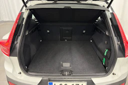 valkoinen Volvo XC40 2021 kuva 13.