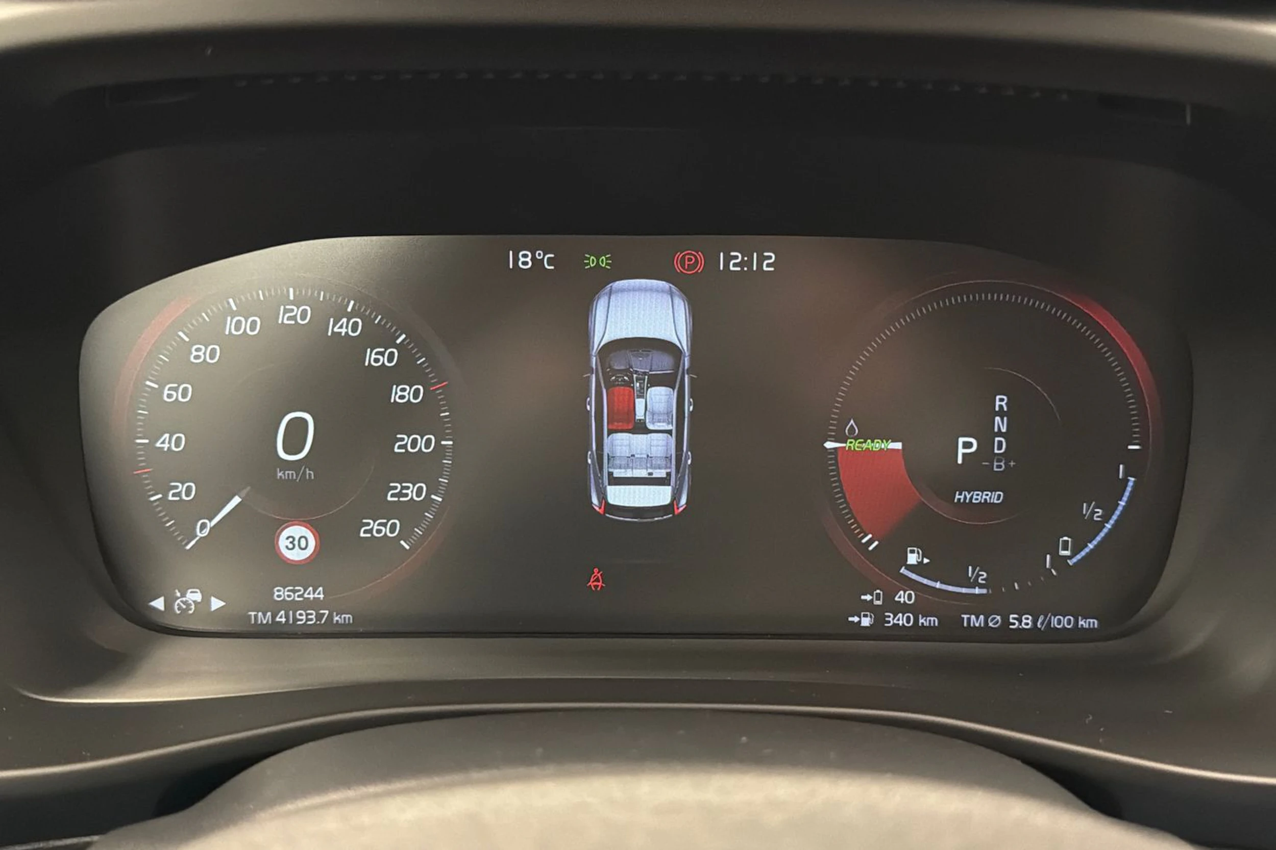 valkoinen Volvo XC40 2021 kuva 15.