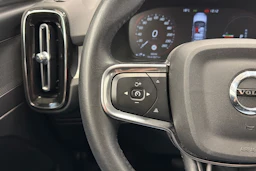 valkoinen Volvo XC40 2021 kuva 16.