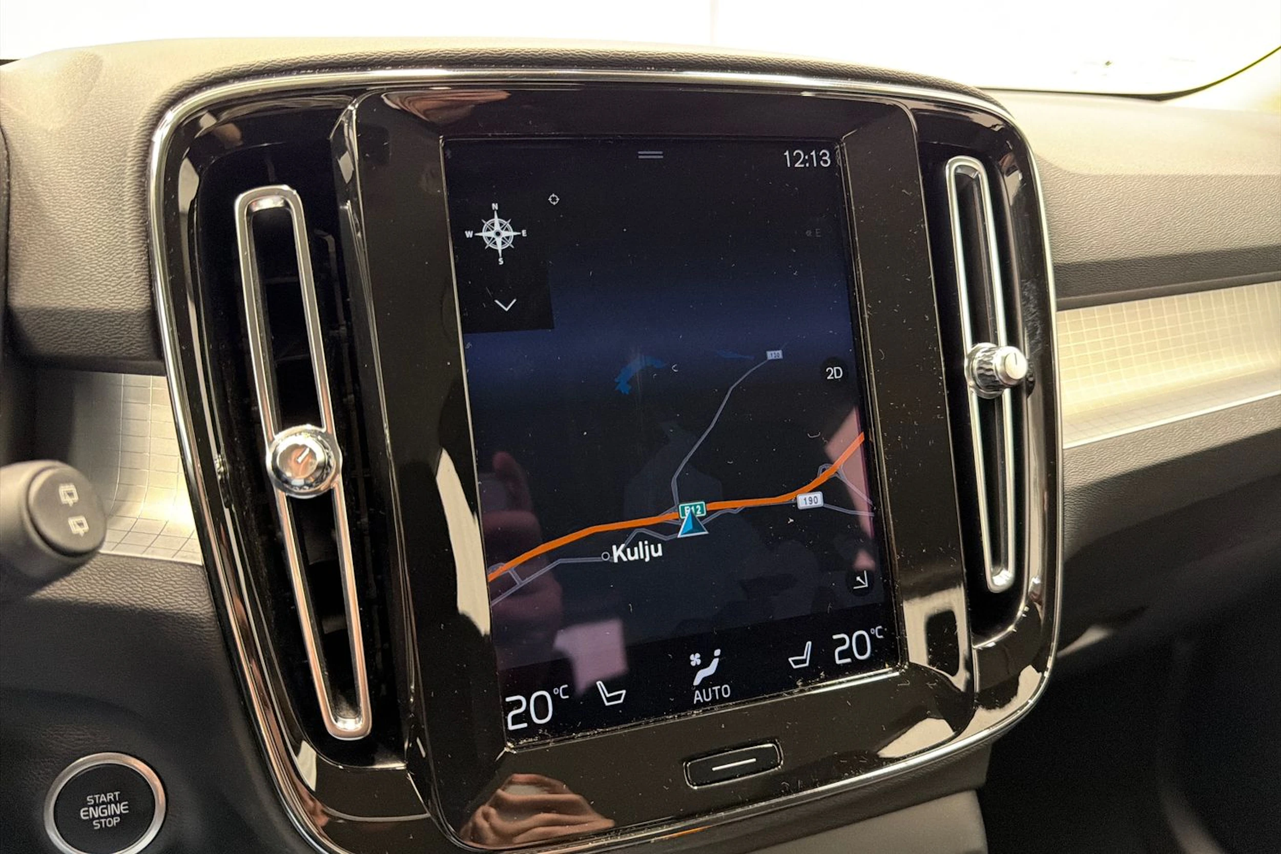 valkoinen Volvo XC40 2021 kuva 18.