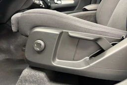 valkoinen Volvo XC40 2021 kuva 25.