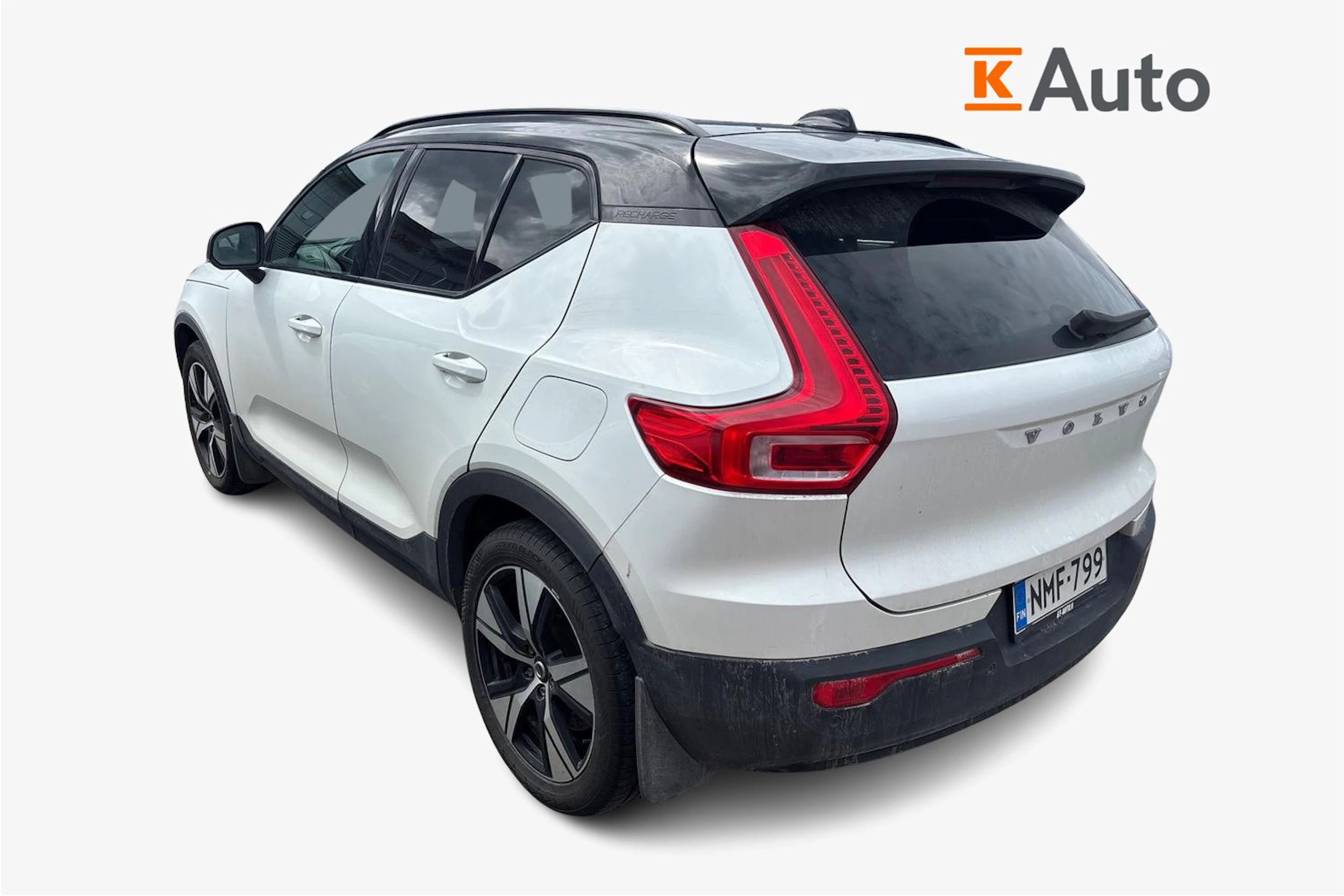 valkoinen Volvo XC40 2021 kuva 2.