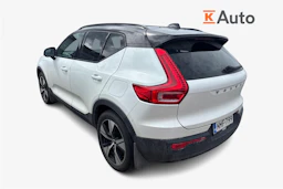 valkoinen Volvo XC40 2021 kuva 2.