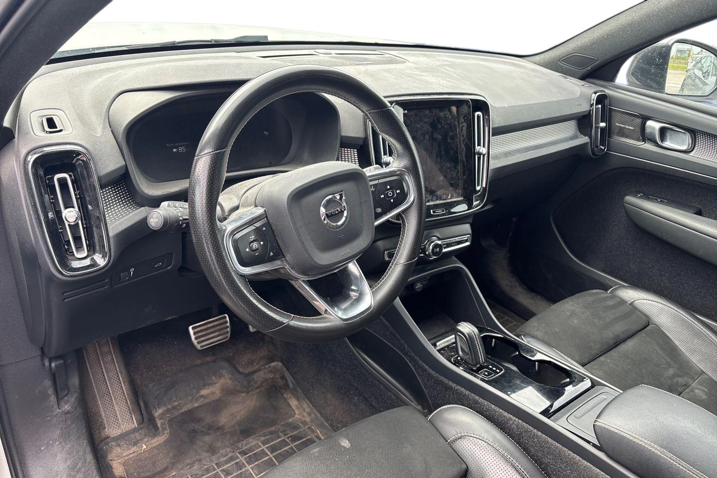 valkoinen Volvo XC40 2021 kuva 3.