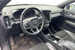 valkoinen Volvo XC40 2021 kuva 3.
