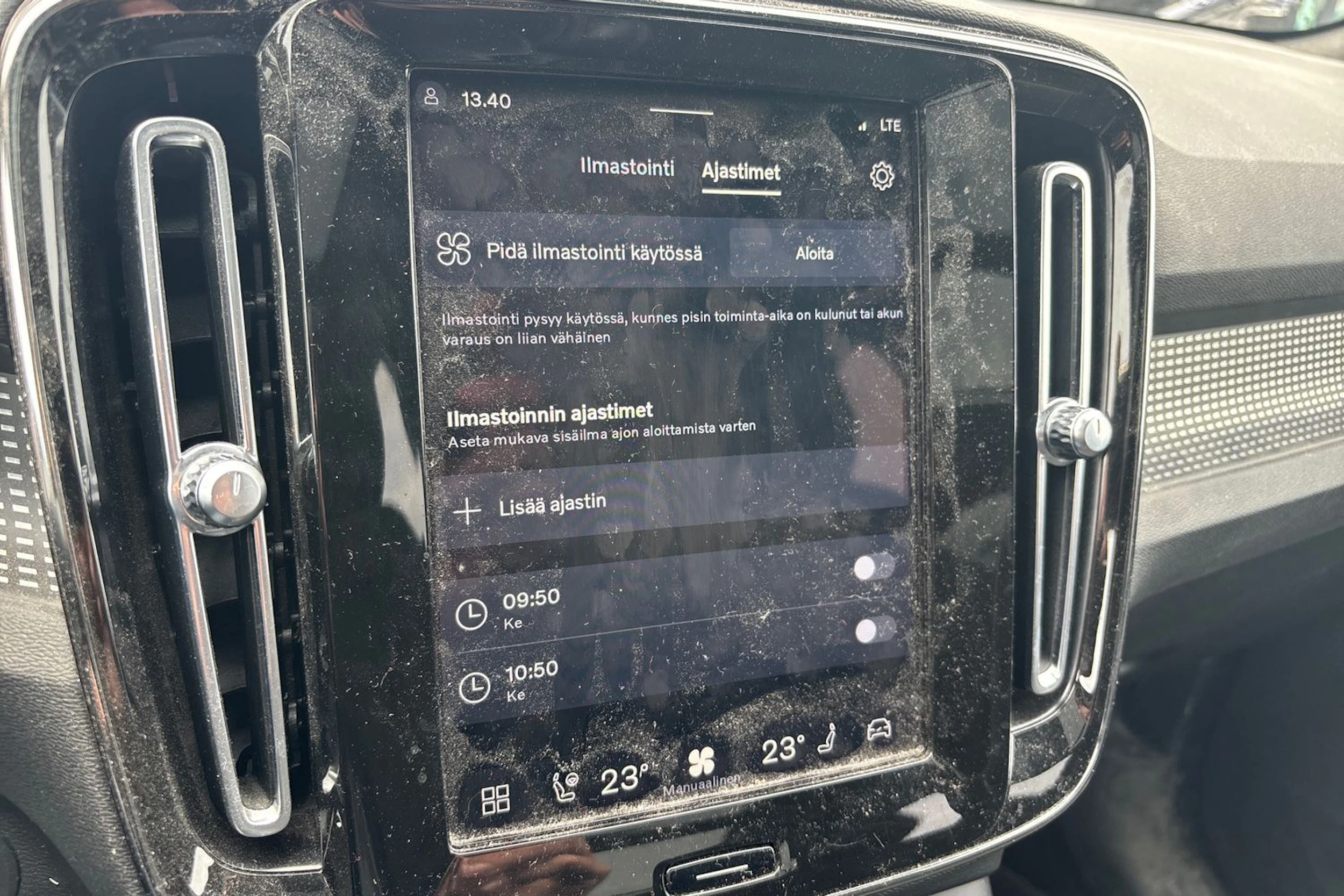 valkoinen Volvo XC40 2021 kuva 9.