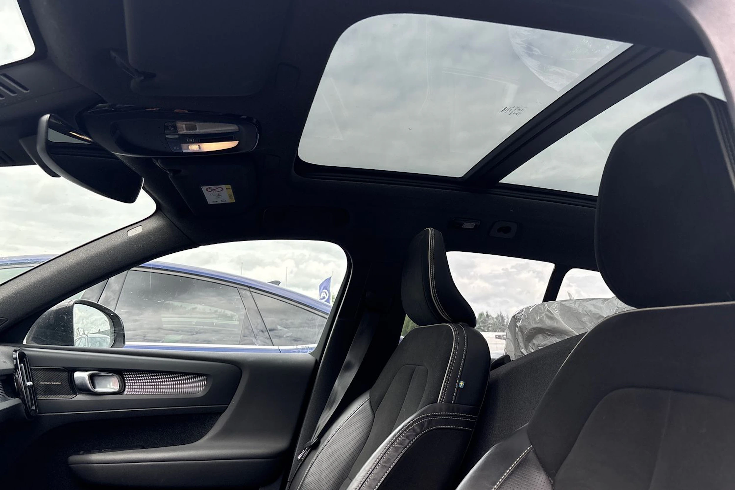 valkoinen Volvo XC40 2021 kuva 10.