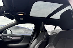 valkoinen Volvo XC40 2021 kuva 10.
