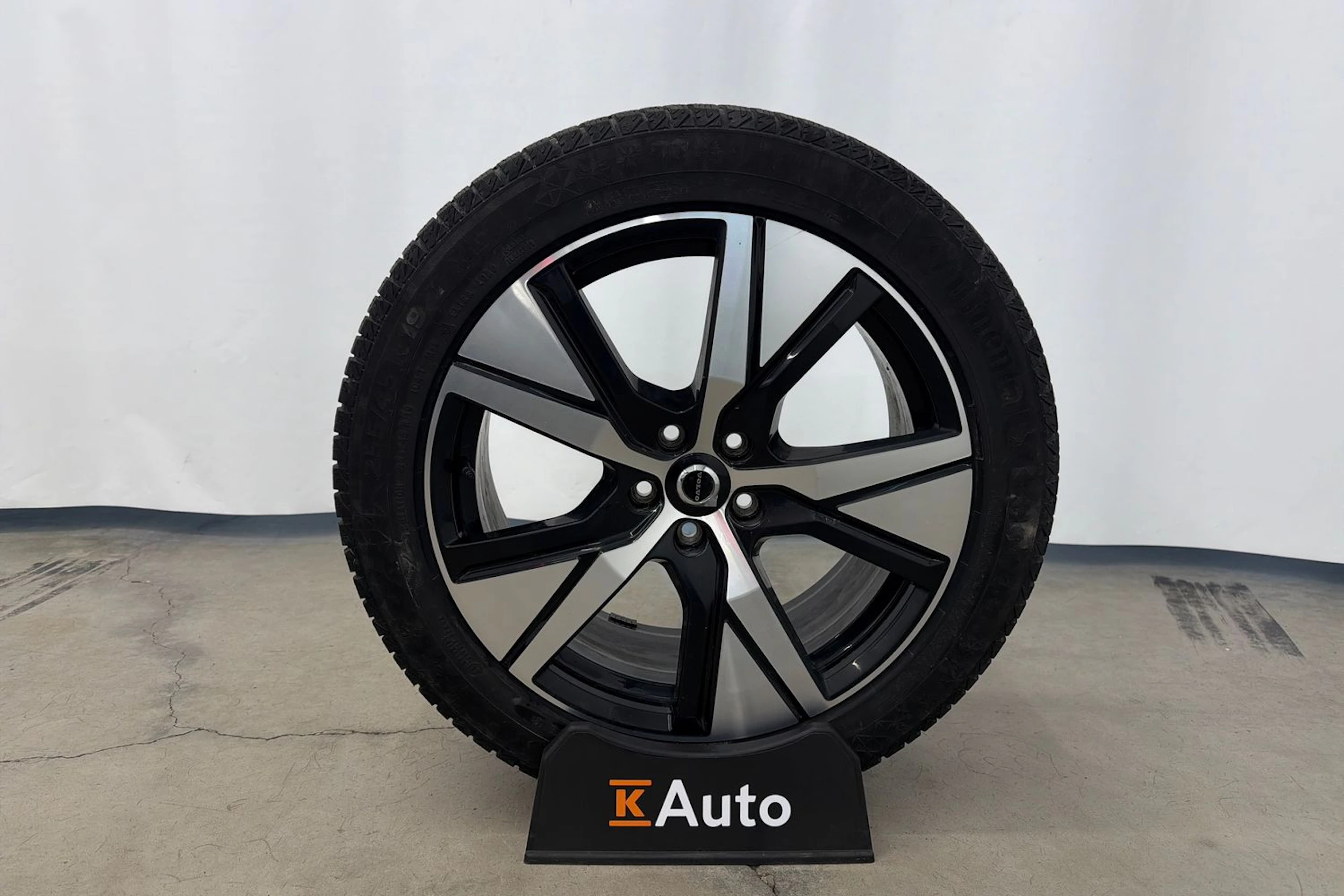 valkoinen Volvo XC40 2021 kuva 11.