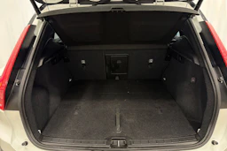 valkoinen Volvo XC40 2021 kuva 13.