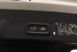 valkoinen Volvo XC40 2021 kuva 14.