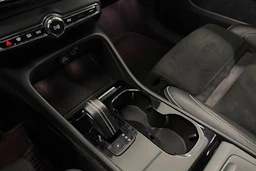 valkoinen Volvo XC40 2021 kuva 22.