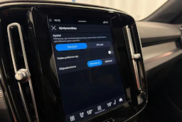 valkoinen Volvo XC40 2021 kuva 26.
