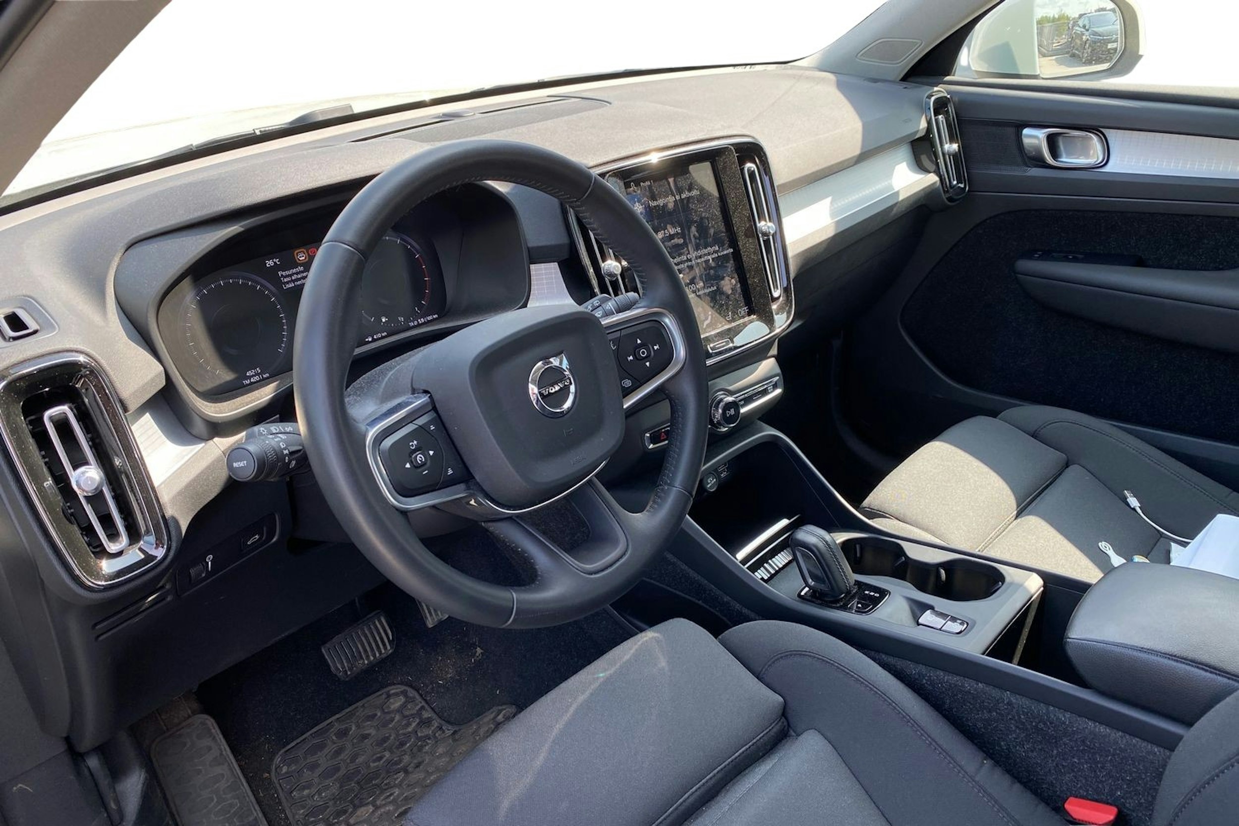 valkoinen Volvo XC40 2021 kuva 3.