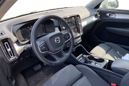 valkoinen Volvo XC40 2021 kuva 3.