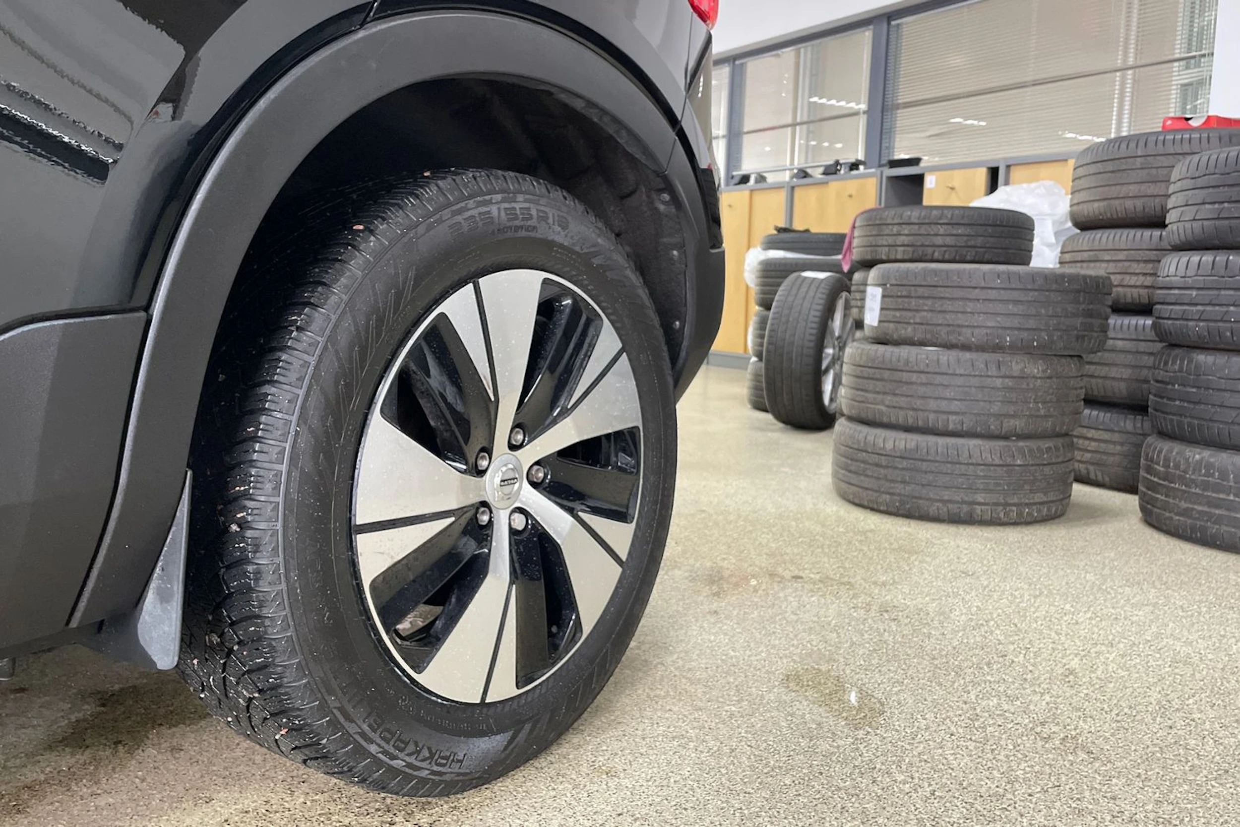 musta Volvo XC40 2021 kuva 10.