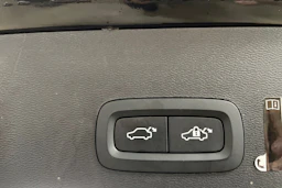 musta Volvo XC40 2021 kuva 12.