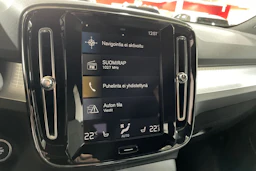 musta Volvo XC40 2021 kuva 13.
