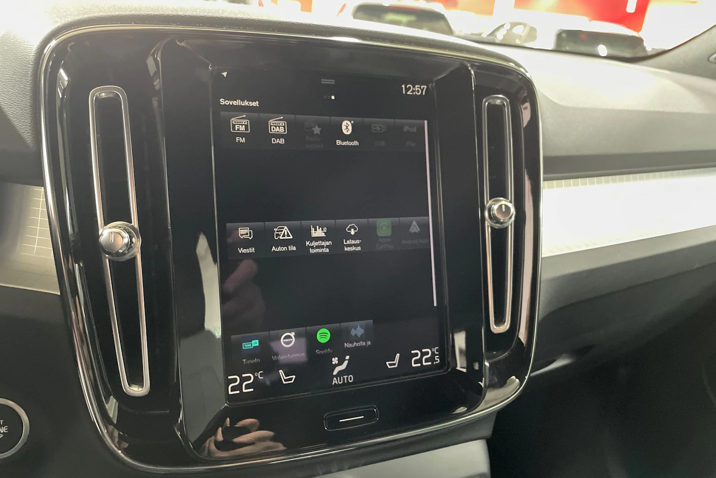 musta Volvo XC40 2021 kuva 14.