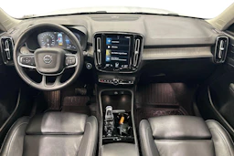 harmaa Volvo XC40 2021 kuva 6.