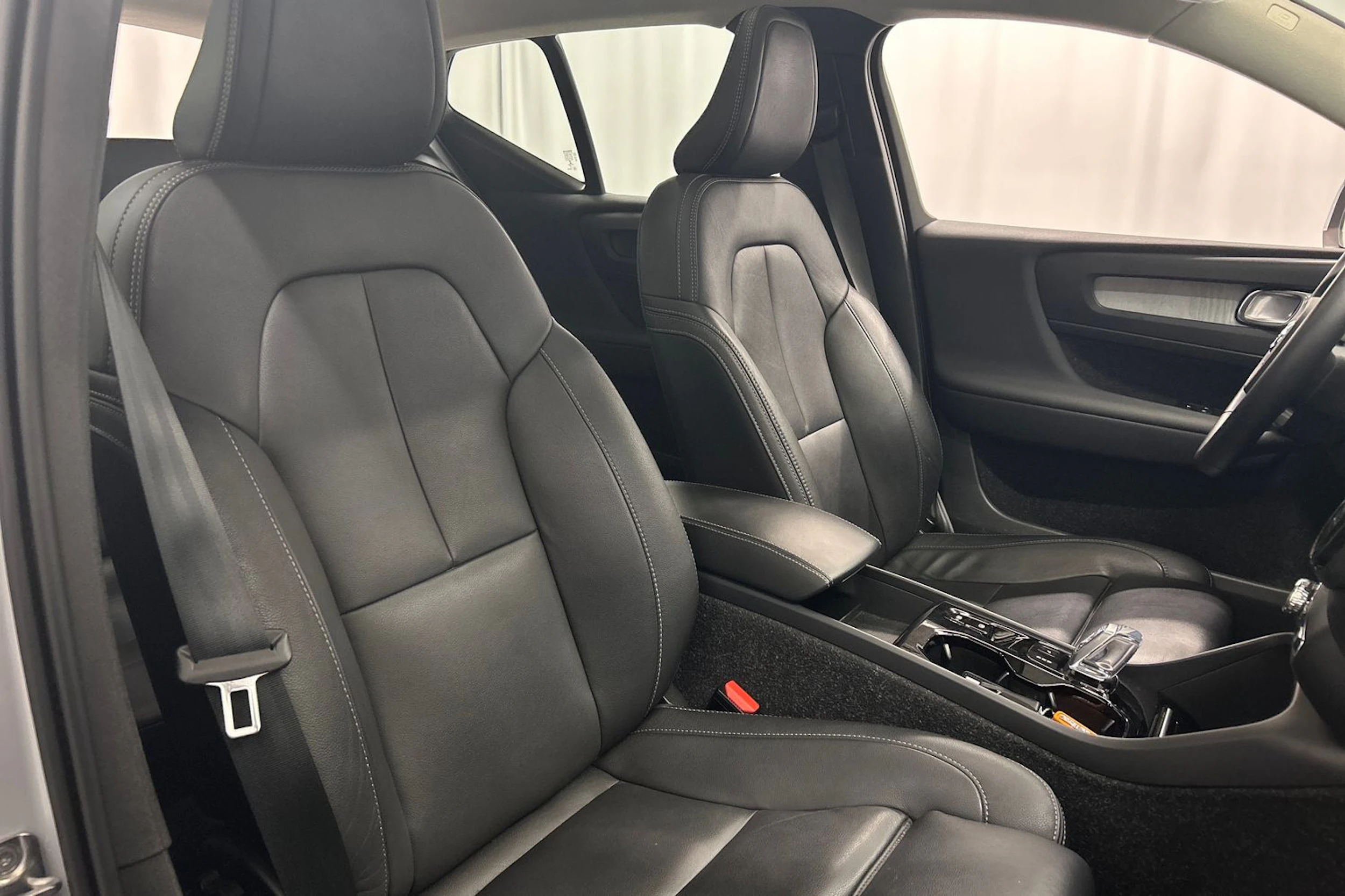 harmaa Volvo XC40 2021 kuva 11.