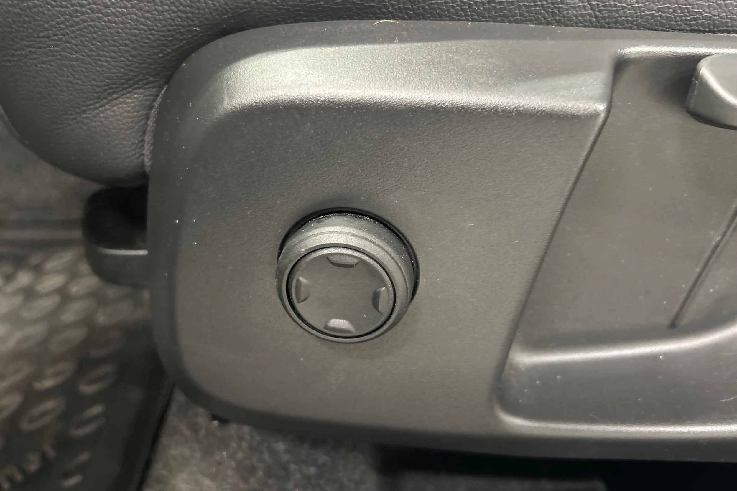 harmaa Volvo XC40 2021 kuva 17.