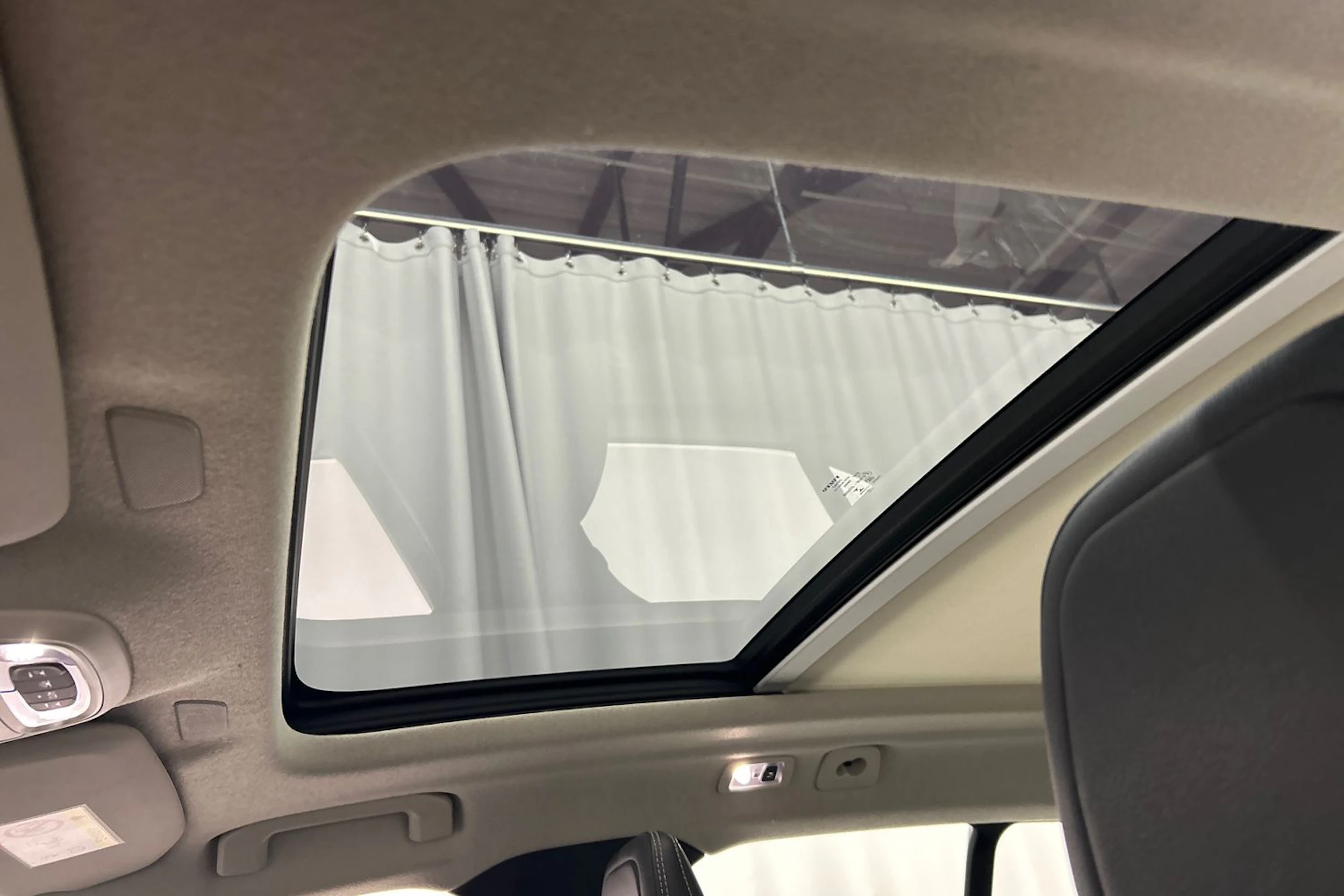 harmaa Volvo XC40 2021 kuva 18.