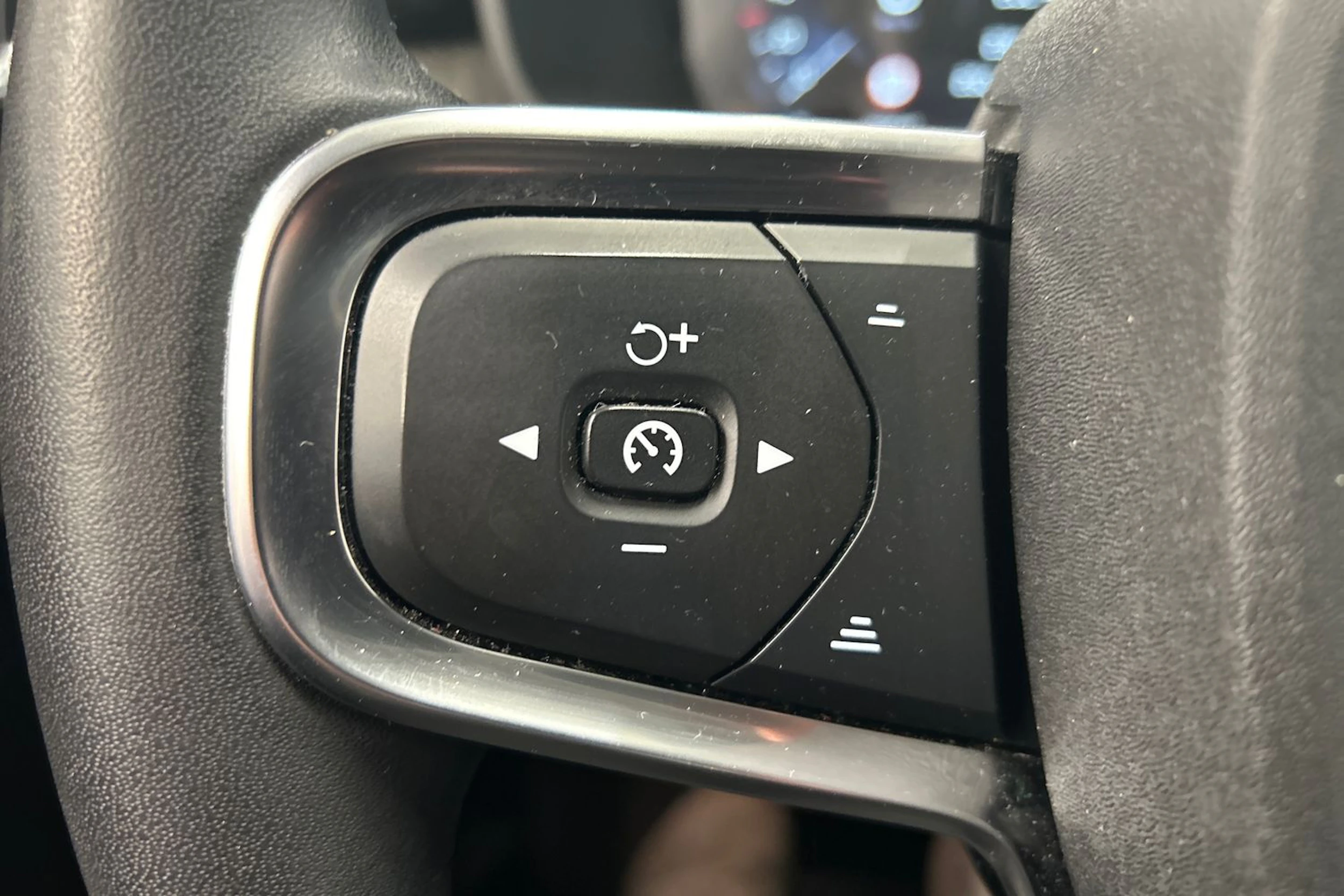 harmaa Volvo XC40 2021 kuva 20.