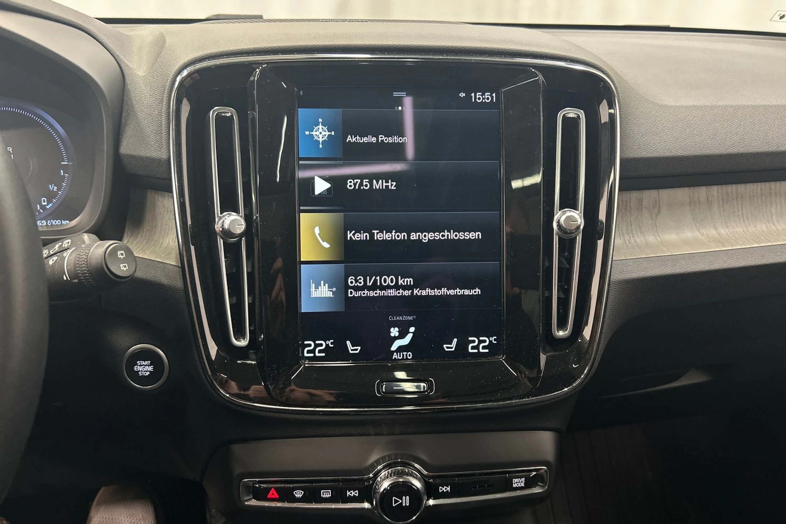 harmaa Volvo XC40 2021 kuva 22.