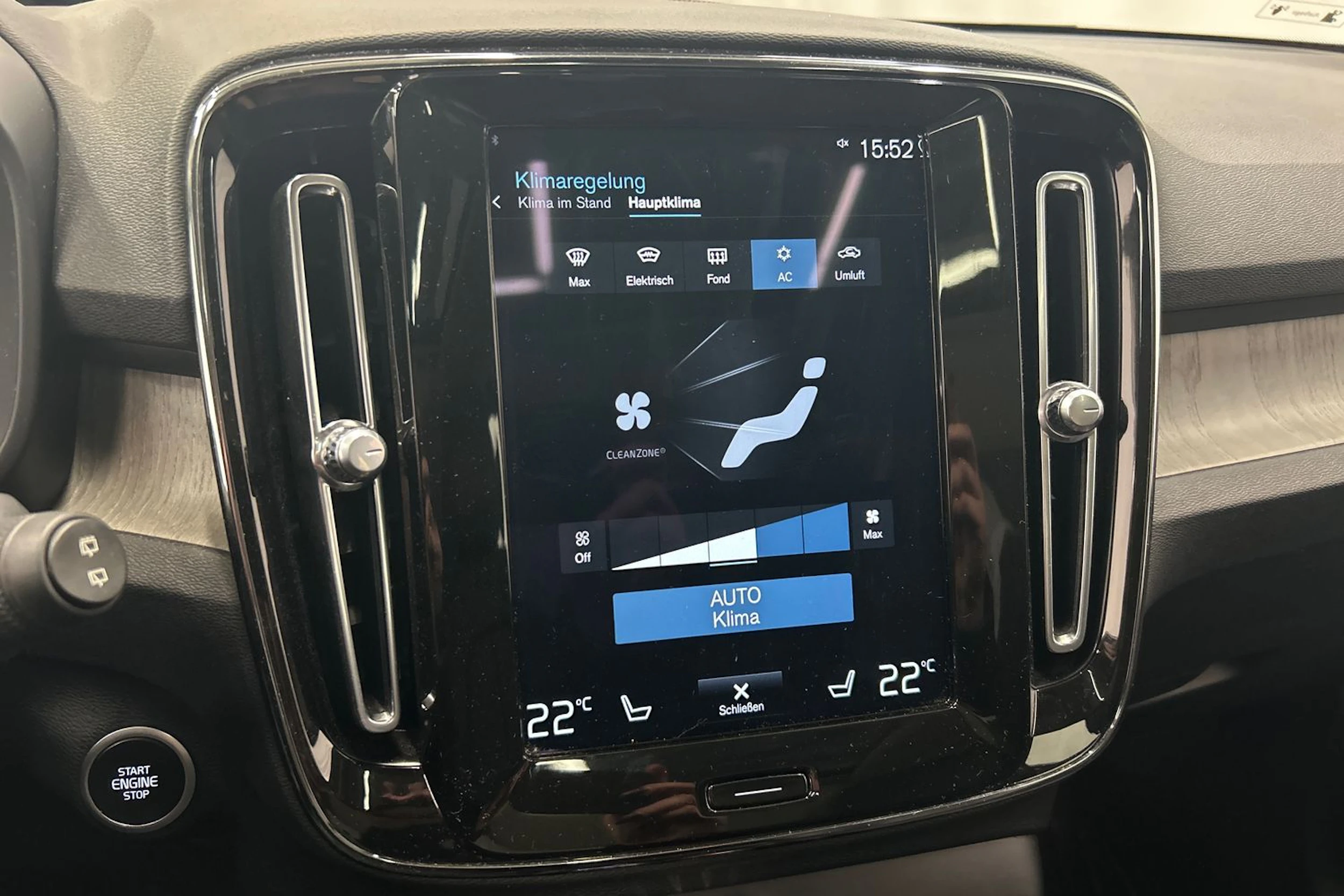 harmaa Volvo XC40 2021 kuva 25.