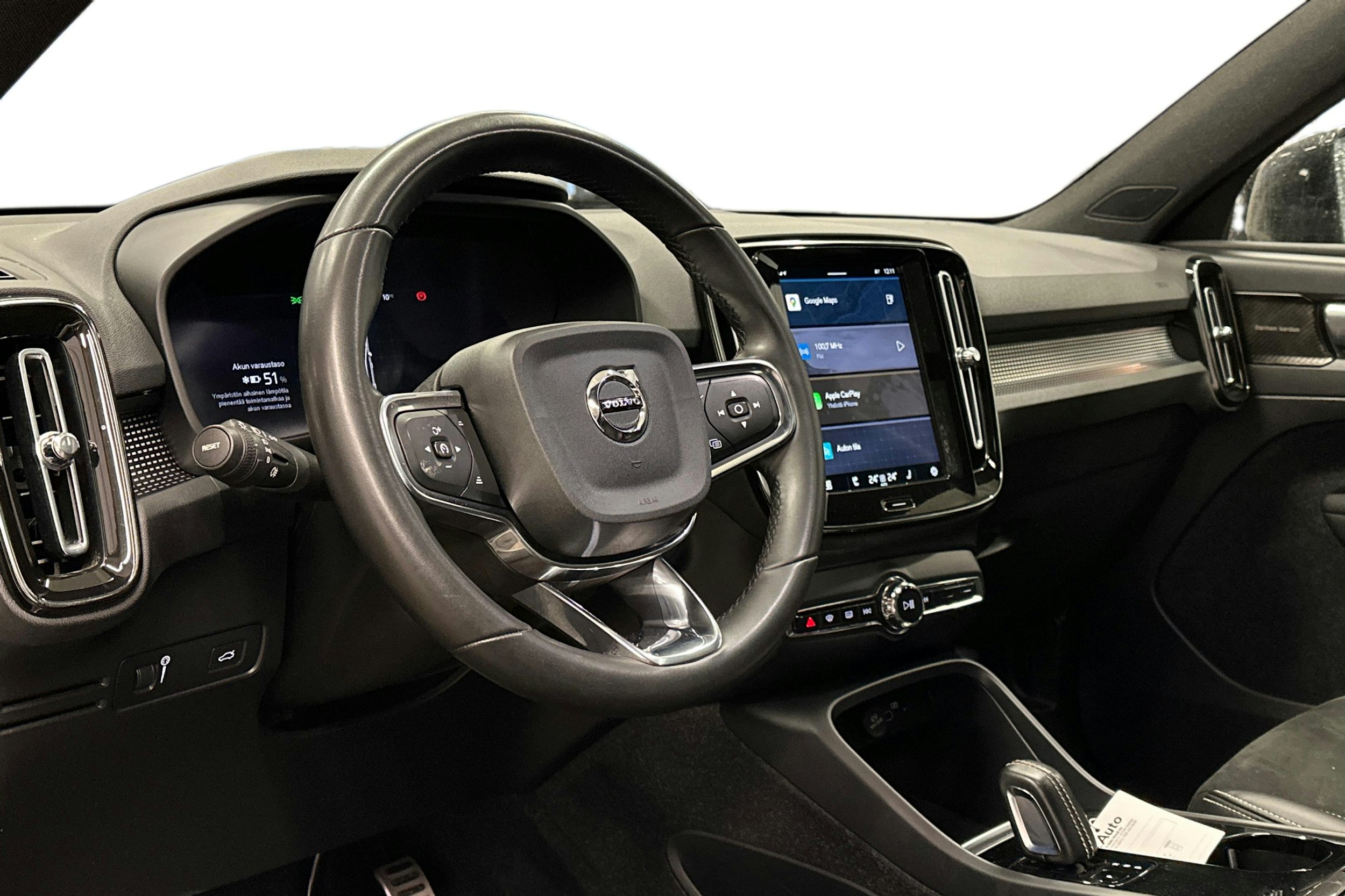 valkoinen Volvo XC40 2022 kuva 3.