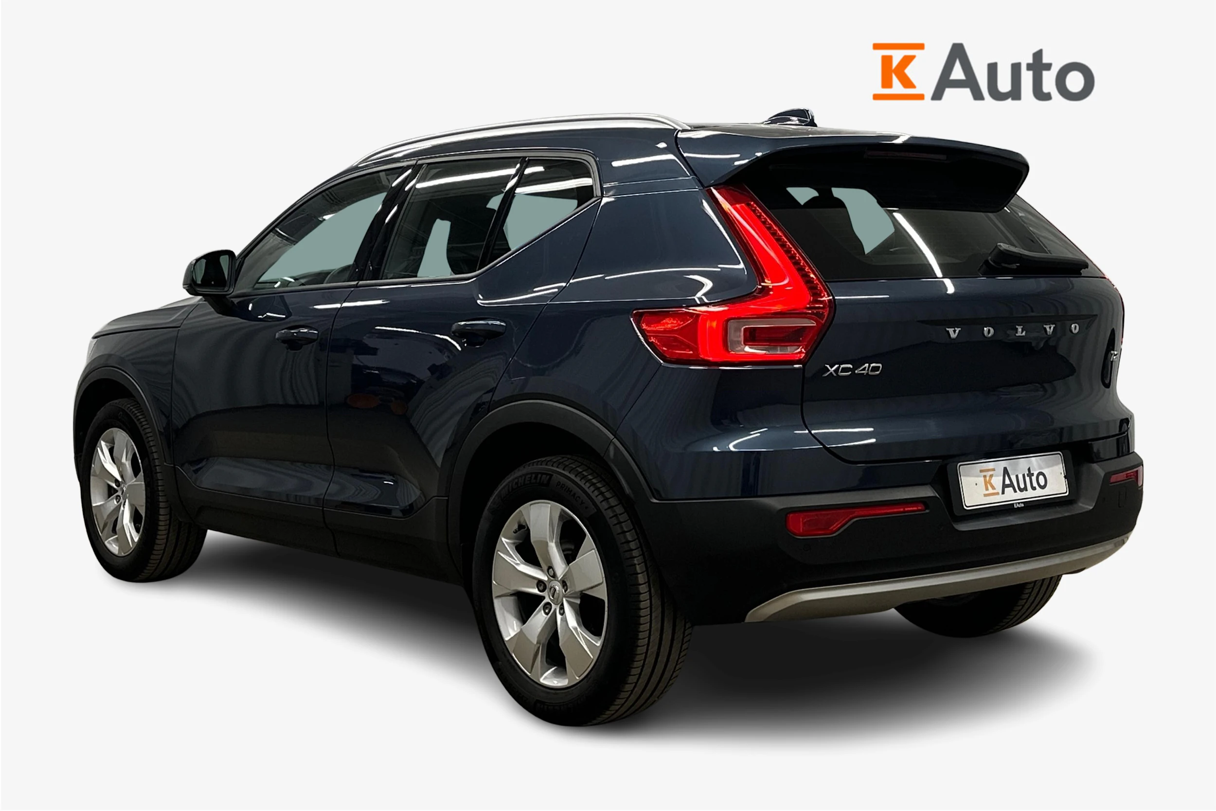 sininen Volvo XC40 2022 kuva 2.
