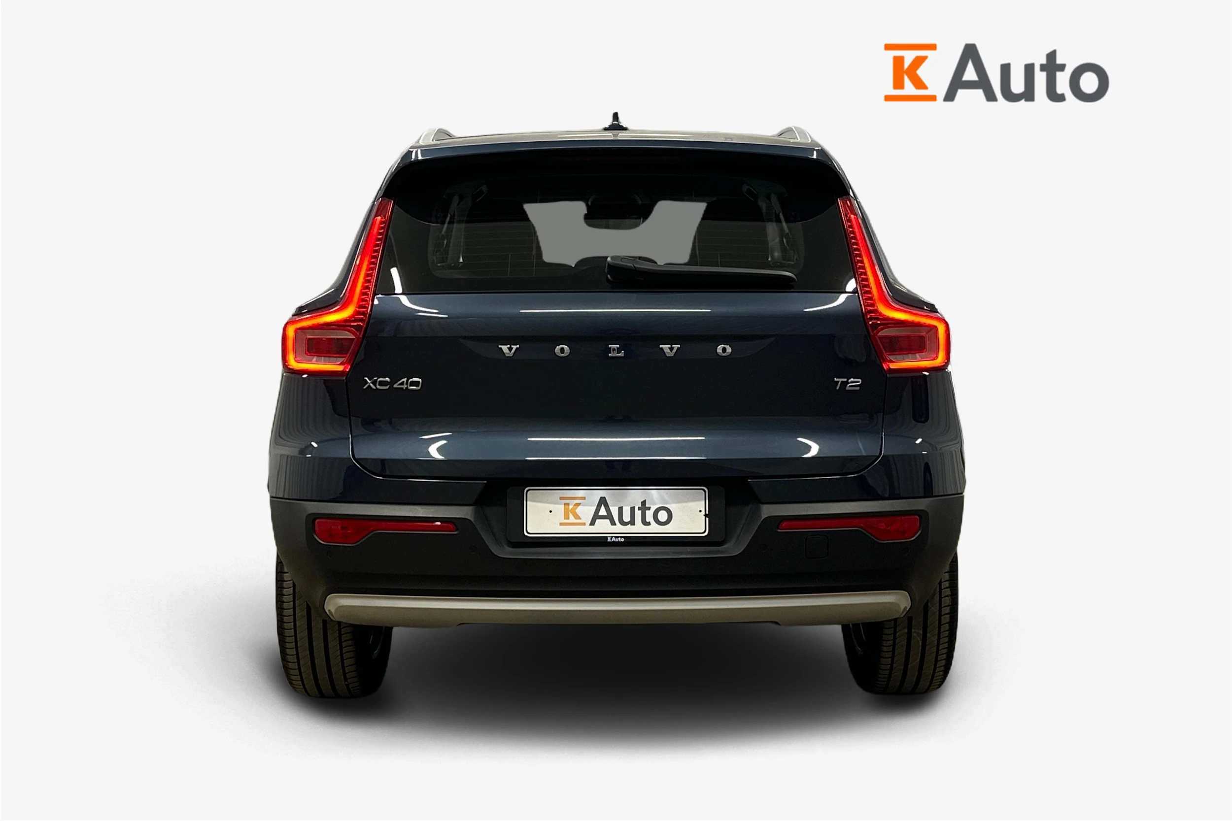 sininen Volvo XC40 2022 kuva 3.