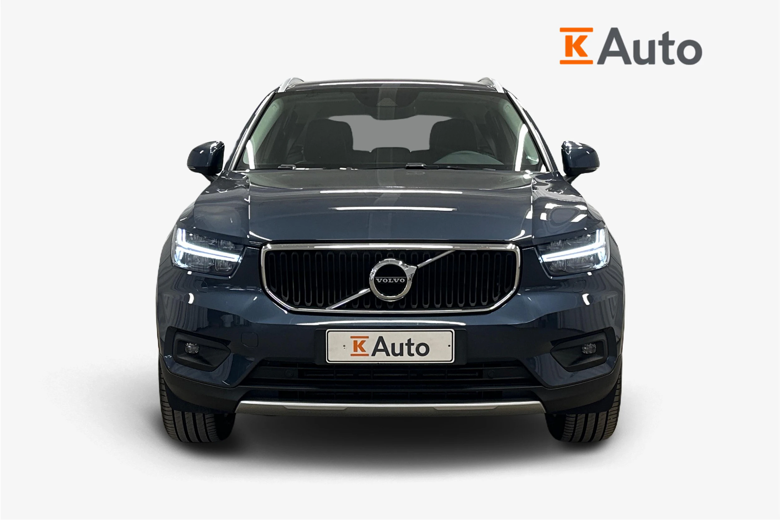 sininen Volvo XC40 2022 kuva 4.