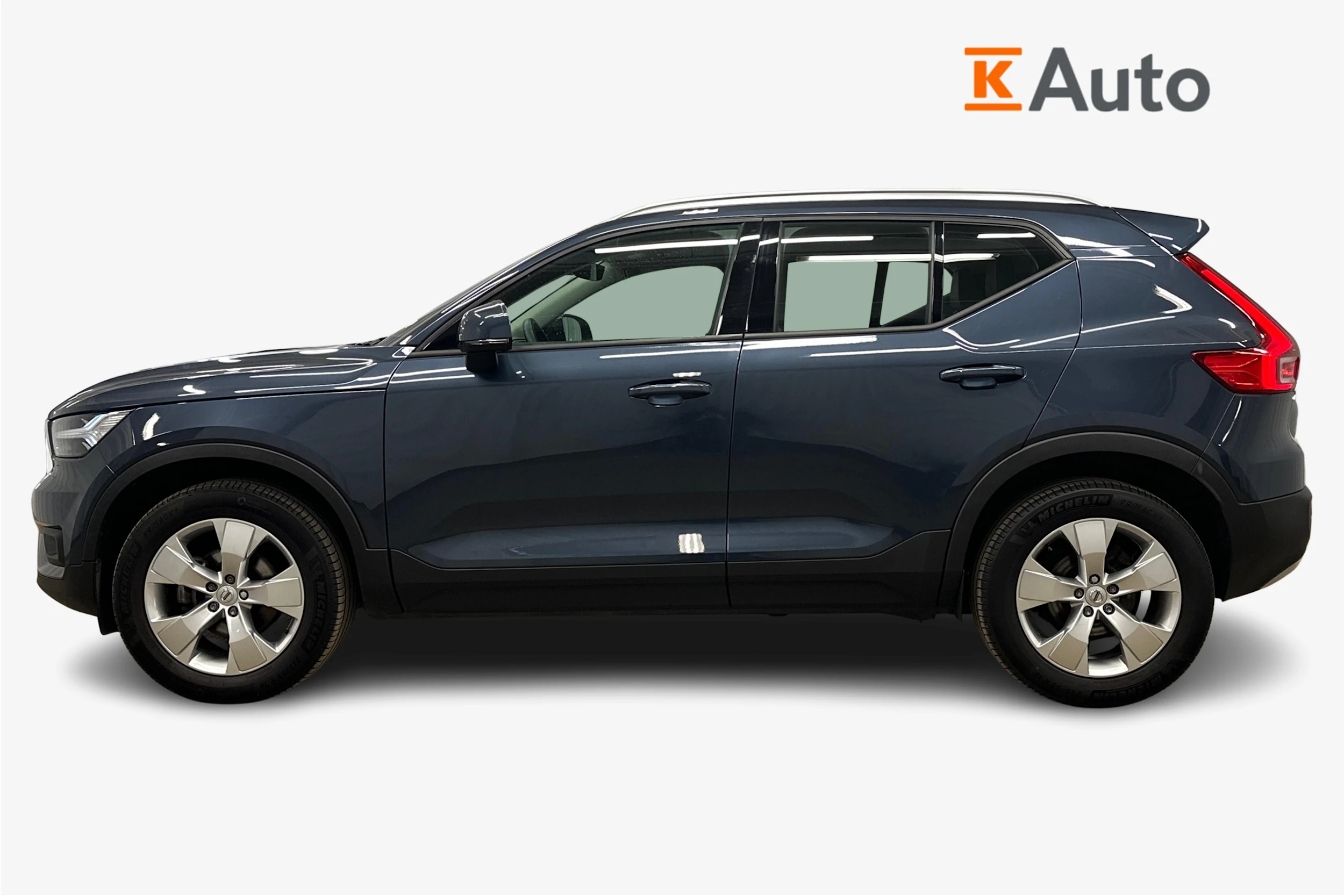 sininen Volvo XC40 2022 kuva 5.