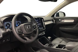 sininen Volvo XC40 2022 kuva 6.