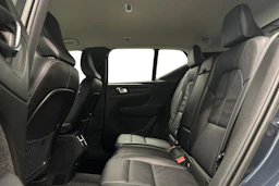 sininen Volvo XC40 2022 kuva 8.