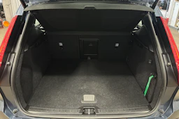 sininen Volvo XC40 2022 kuva 11.