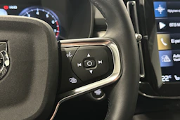 sininen Volvo XC40 2022 kuva 17.