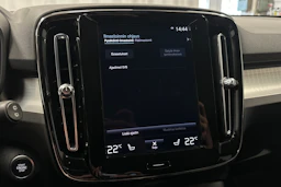 sininen Volvo XC40 2022 kuva 22.