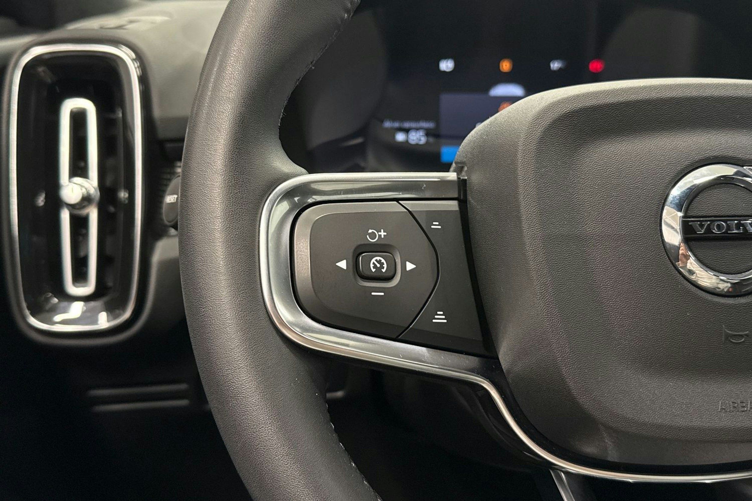 vihreä Volvo XC40 2022 kuva 10.